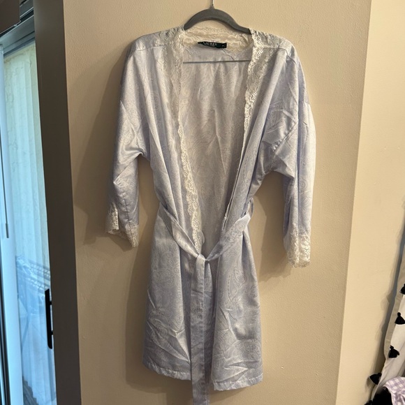 Lauren Ralph Lauren Women’s Lace Paisley Light Blue and White Sexy Robe - Picture 1 of 5